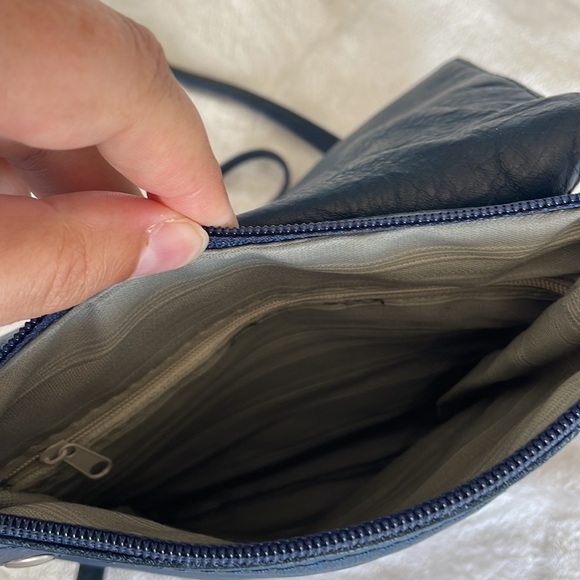 Crossbody bag Navy Italian vegan leather - Picture 4 of 6